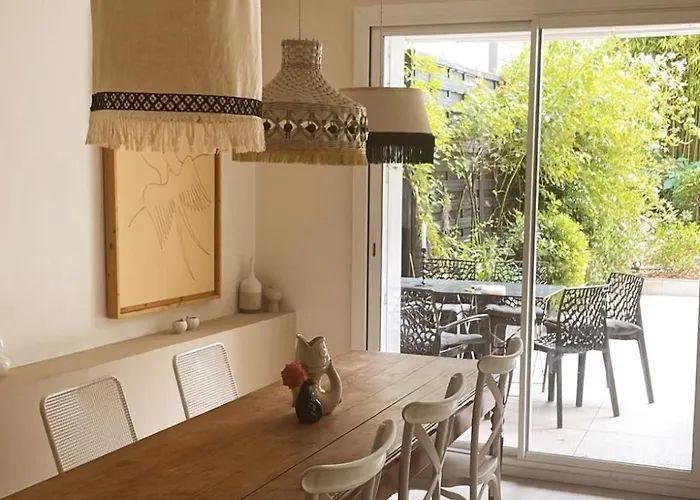 Avec Entrée Privée Au Calme, Quartier Talensac Couette-café Nantes