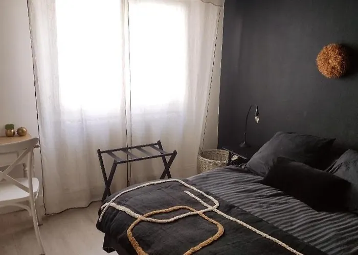 Bed & Breakfast Avec Entrée Privée Au Calme, Quartier Talensac